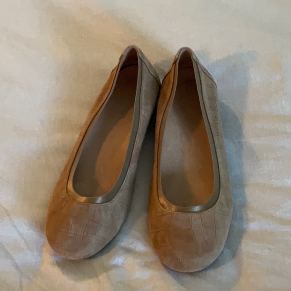Vionic Anita Tan Leather Comfortable Flats NWOT